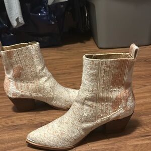 Arider girl beige and tan cow print fur bootie size 10